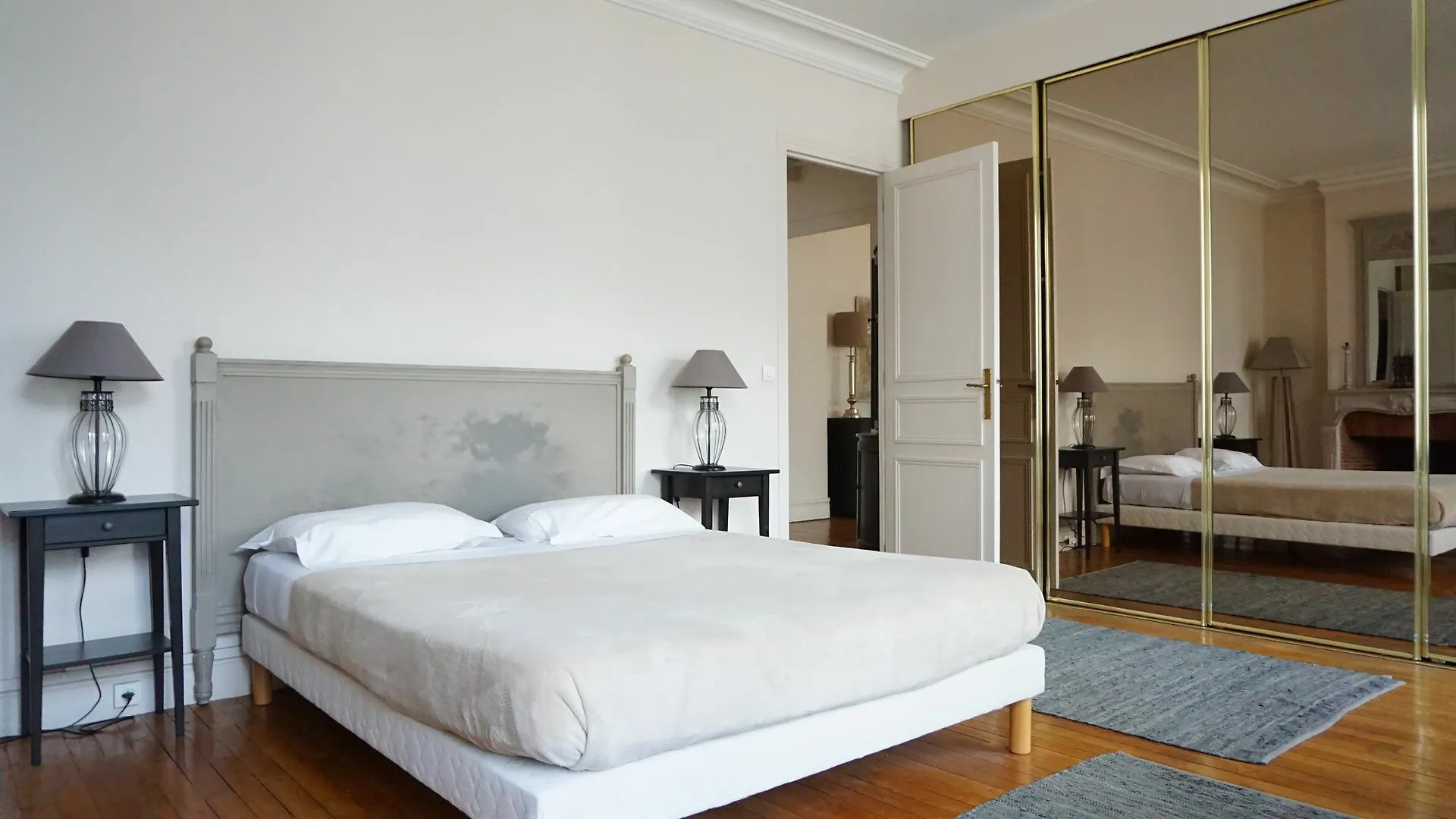 Etoile - 2 Pieces - 104 M² - Paris 8 Apartment France